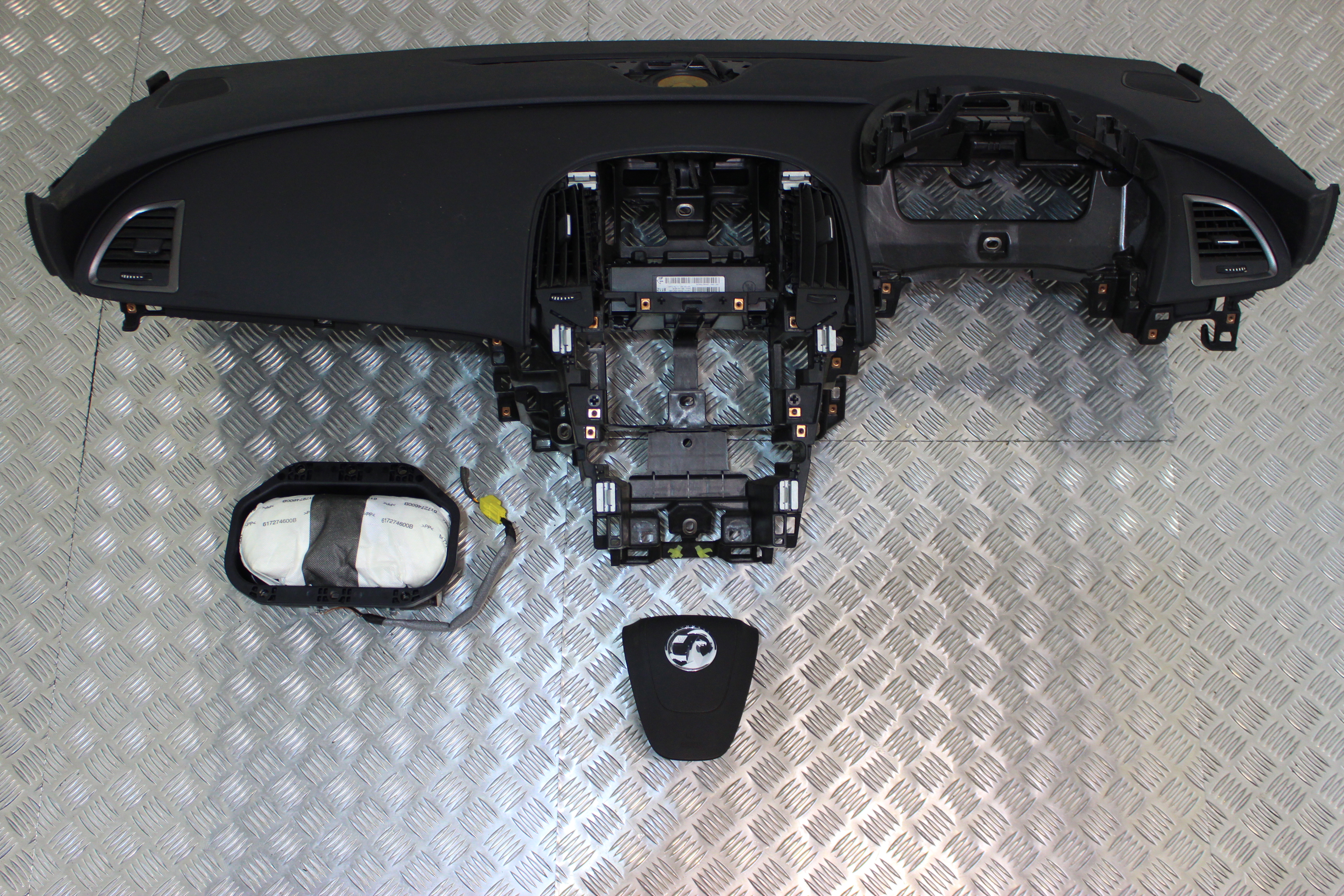 Peugeot 3008 Airbag Kit Peugeot 3008 2014 Diesel 1.6L 2008 2016 Manual 6 Speed 5 Door